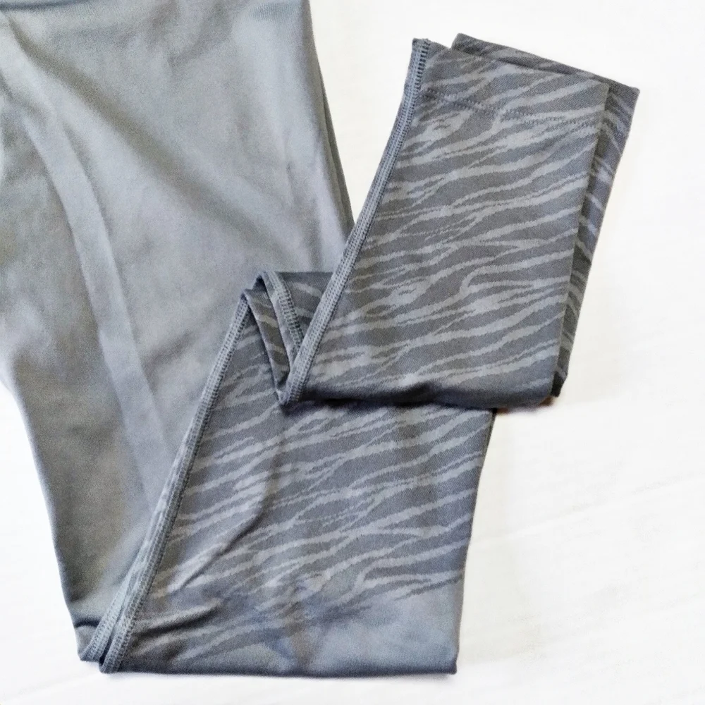 Fabletics High-Waisted Seamless Leggings - Picture 2 of 9